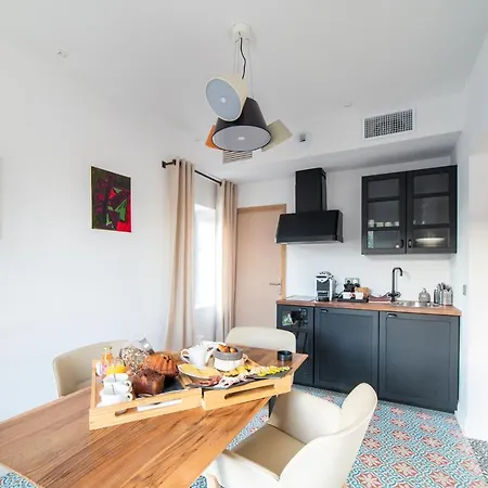 Hotel Les Du Prieuré 3*