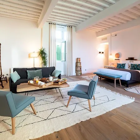 Les Du Prieuré Hotel