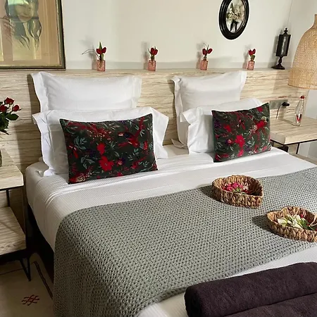 Les Du Prieuré Hotel 3*