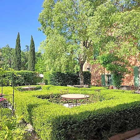 Les Du Prieure Hotel