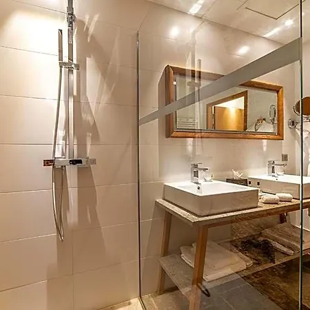Les Du Prieure Hotel 3*