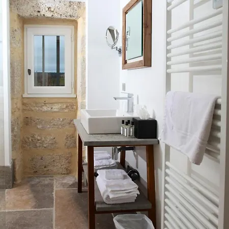 Les Du Prieuré Hotel